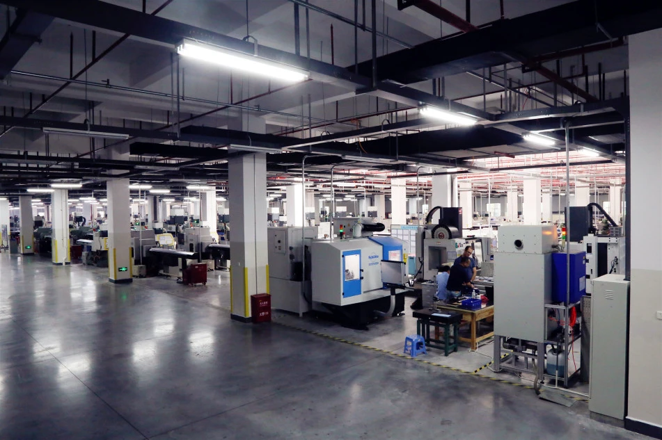 La qualité et la sécurité sont la vie des produits. Double Medical accorde une grande importance à la fabrication des produits. Le contrôle qualité est effectué conformément aux normes ISO, CE et à d'autres standards internationaux, tout au long du processus de fabrication, depuis l'acceptation des matières premières jusqu'à l'emballage final des produits avant leur expédition. Double Medical dispose d'équipements d'essai variés pour garantir la fiabilité de ses produits. Nos ateliers et laboratoires sont équipés de installations modernes et de haute qualité afin de répondre à la demande en matière de tests et de production des meilleurs produits médicaux.